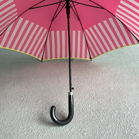 Limited Edition Victoria Secrets Umbrella - Picture 2 of 8